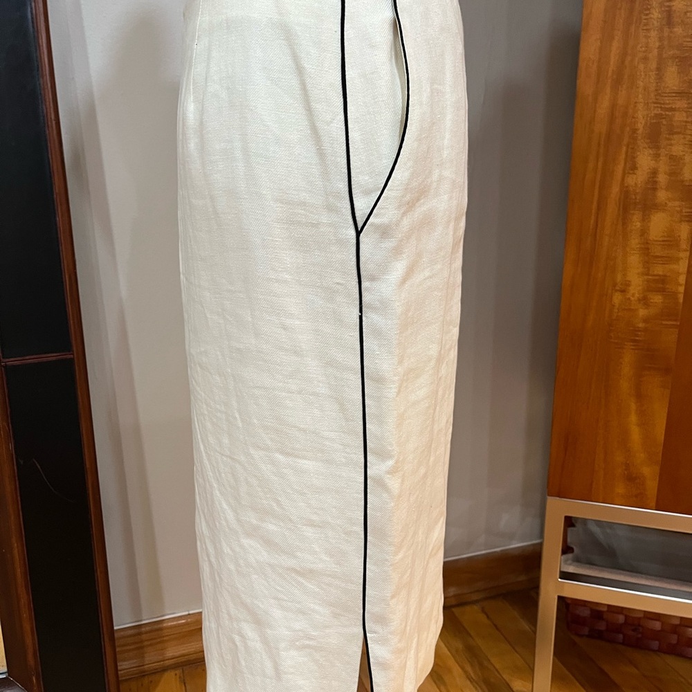 HERMÈS PARIS 100 % Linen fully lined cream color skirt size 42